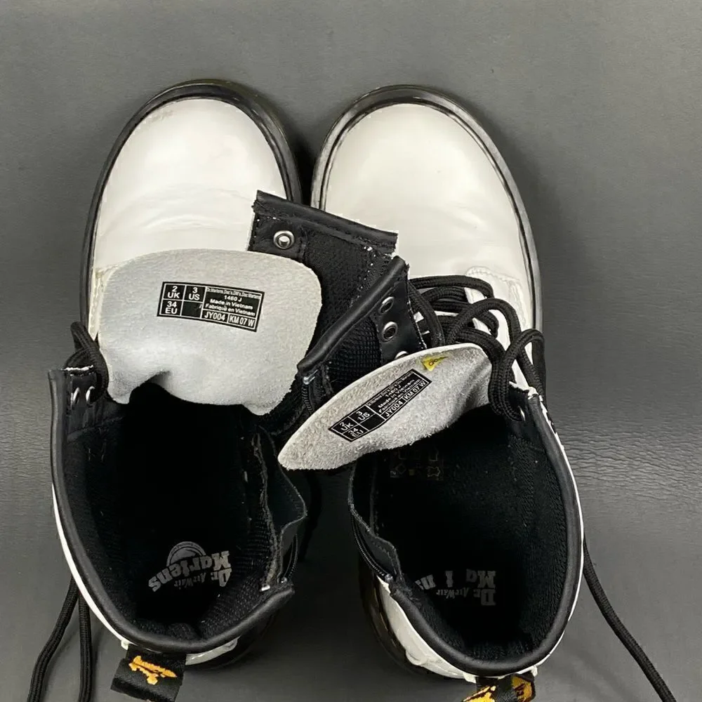 Dr. Martens 1460 8-Eye Boot kids/youths size 3